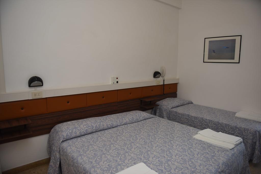 Rivazzurra Hotel Pesaro Quarto foto